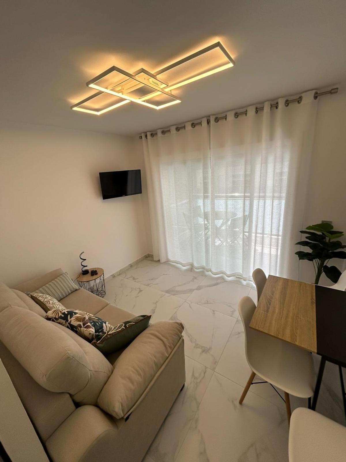 Apartamentos Cala Crancs Салоу Екстериор снимка