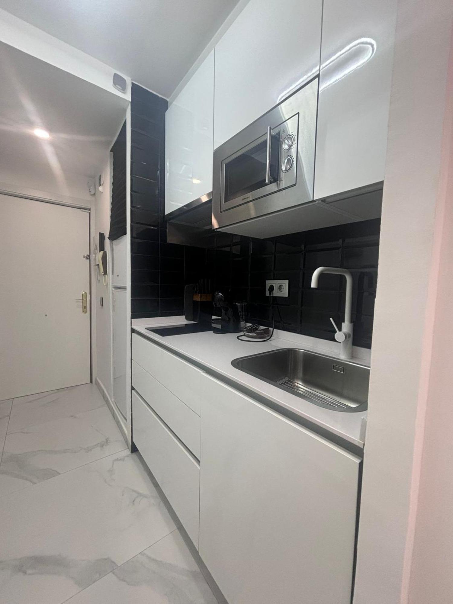 Apartamentos Cala Crancs Салоу Екстериор снимка